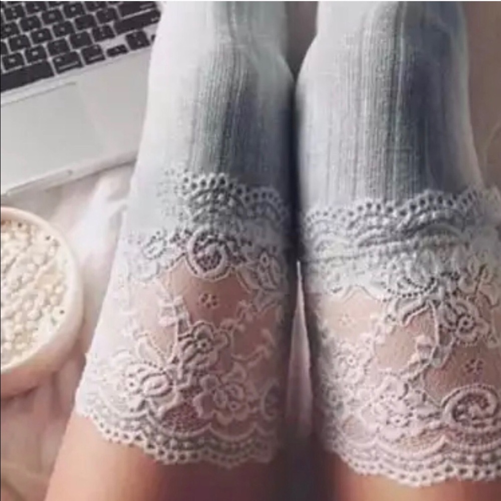 Classic Medium Knee High Stockings. White Lace.